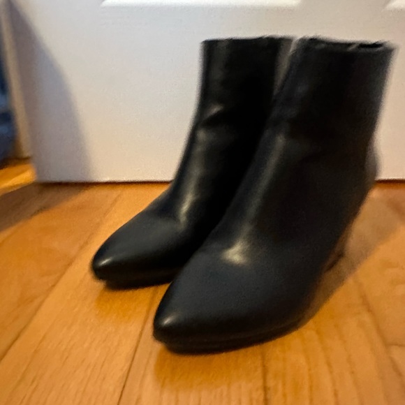 SOLD Call it spring black boots - Picture 5 of 8